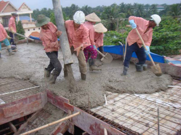 Có nên dùng bê tông tươi để đổ mái khi xây dựng nhà