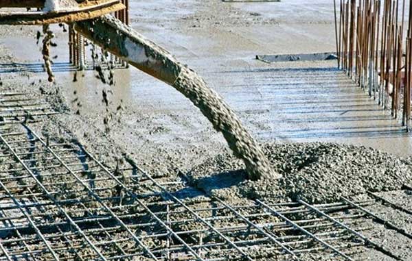 Nên đổ móng bằng bê tông tươi hay trộn tay