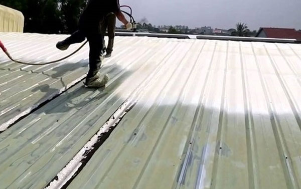 tìm hiểu giải pháp phun foam chống nóng cho mái tôn